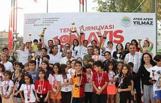 Toroslar Belediyesinin tenis turnuvasında ödüller...
