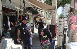 Toroslar zabıtasından yol ve kaldırım işgaline...