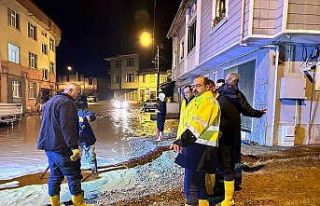 Tosya Belediyesi selin vurduğu cadde ve sokakları...