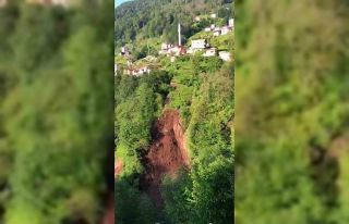 Trabzon’da heyelan anı cep telefonu kamerasına...