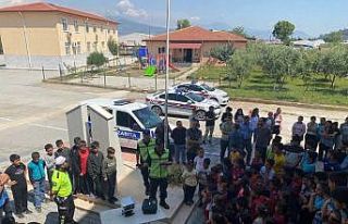 Trafik ekipleri 380 öğrenciye ve 32 öğretmene...