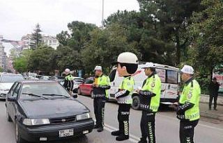 Trafik polislerinden sürücülere ’yaya yolu’...