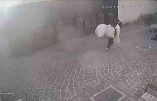 Trafodan çaldığı eşyalarla kameralara yakalandı