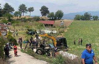 Traktörün altında kalarak can verdi