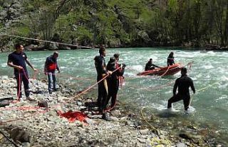 Tunceli itfaiyesi, kayıp gençleri bulmak için yoğun...