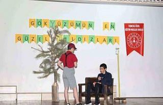 Tunceli’de özel öğrencilerden tiyatro gösterisi...