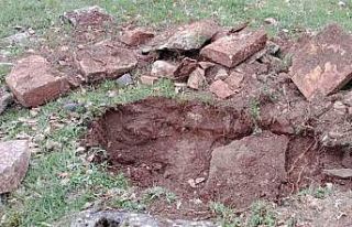 Tunceli’de tarihi mezarlıkta kaçak kazı