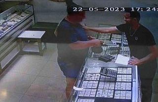 Turiste 5 gram yerine 50 gram altın verdiğini fark...