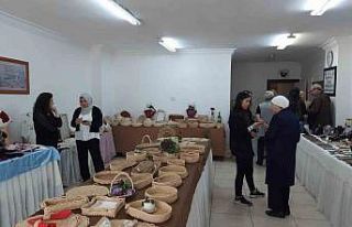 Türk Anneler Derneği’nin El Sanatları Sergisi...