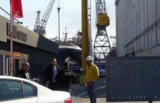 Tuzla’da bakıma alınan yük gemisinse yangın