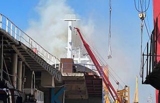 Tuzla’da kuru yük gemisinde yangın