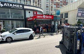 Tuzla’da park halindeki araçlara çarpan otomobil...