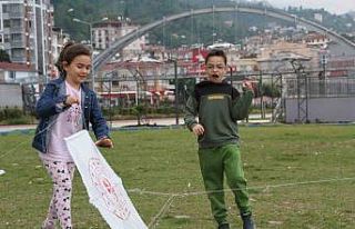 Uçurtma şenliğinde çocuklar doyasıya eğlendi