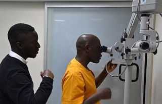 Ugandalı akademisyenler üniversite hastanesine hayran...