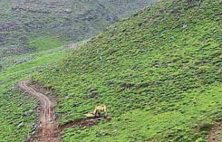 Uludere’de yayla yolları bir bir açılıyor