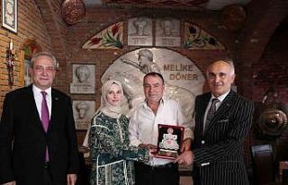 Ünlü dönerciden Mehmetçiğe destek...