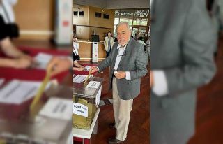 Ünlü tarihçi İlber Ortaylı oyunu Atatürk Kitaplığı’nda...