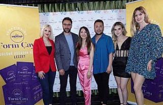 Ünlüler Çay’da buluştu