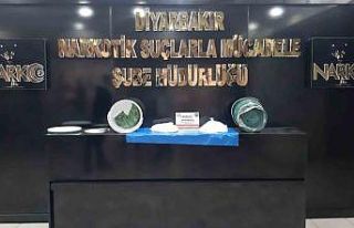 Üstü baklava ile kapatılmış tatlı kutularının...