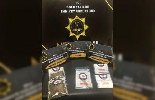 Üzerlerinden 57,57 gram uyuşturucu çıkan 2 şahıs...