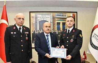 Vali Dağlı’dan kolluk kuvvetlerine başarı belgesi