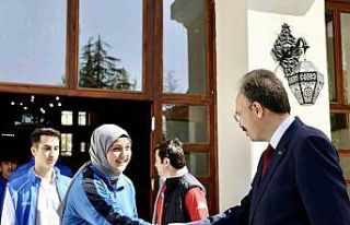 Vali Kızılkaya gençleri makamında ağırladı