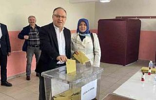 Vali Mustafa Tutulmaz oyunu kullandı