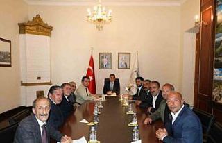 Vali Öksüz, muhtarları ağırladı