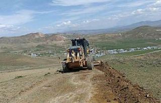 Van Büyükşehir Belediyesinden yol çalışması