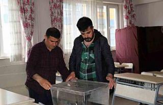 Van’daki okullarda sandıklar kuruldu