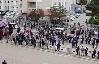 Van’ın bağımsız adayının mitingine 100 kişi...