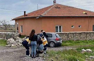 Virajı alamayan otomobil evin duvarına çarptı:...