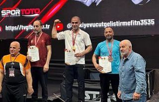 Yalova Belediyespor bilek güreşçileri Milli Takıma...