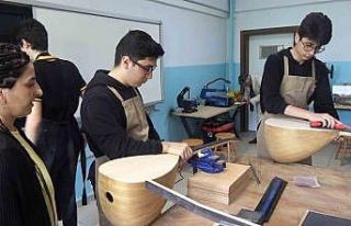 Yalova Güzel Sanatlar Lisesi öğrencileri kendi...