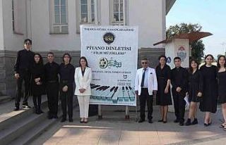 Yalova Güzel Sanatlar Lisesi öğrencilerinden piyano...