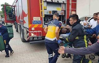 Yangında binada mahsur kalıp bayılan genç kızı...