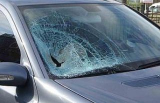 Yaya geçidinde otomobil bisiklete çarptı: 1 yaralı