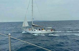 Yelkenli teknede 71 düzensiz göçmen yakalandı