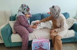 Yeni doğan bebekler ilk hediyelerini aldı