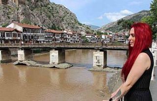 Yeşilırmak kızıla döndü