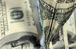 Yıl sonu dolar tahmini geriledi, büyüme beklentisi...