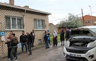 Yıldırım düşen mahalledeki 100 evde beyaz eşyalar...