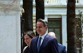 Yunanistan’da seçimin galibi Miçotakis hükümeti...