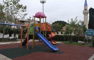 Yunusemre’den 11 parkta zemin yenileme çalışması