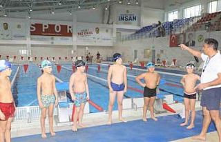 Yüreğir Belediyesi yüzme kursları ilgi görüyor