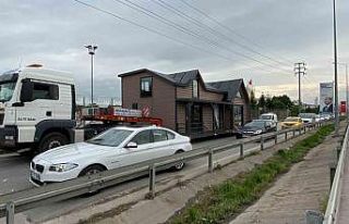 ’Yürüyen ev’ İzmit trafiğini altüst etti