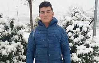 Yüzmek için havuza giren genç hayatını kaybetti