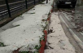 20 dakika boyunca yağan dolu sonrası cadde ve sokaklar...