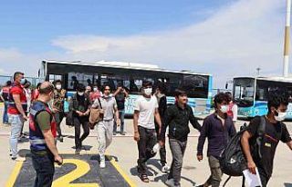 296 Afganistanlı göçmen ülkelerine gönderildi