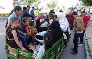 2’si bebek 8’i çocuk tam 16 kişi bindi, minibüs...